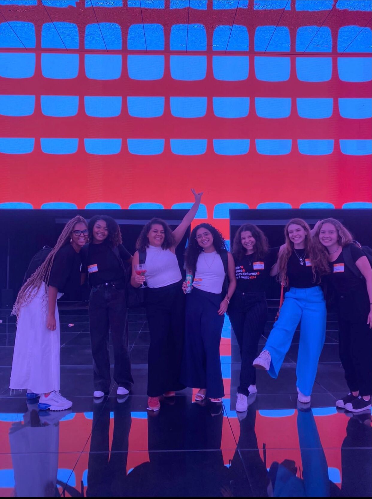 Trainees no evento Itaú em movimento, lançamento da nova marca do Itaú unibanco