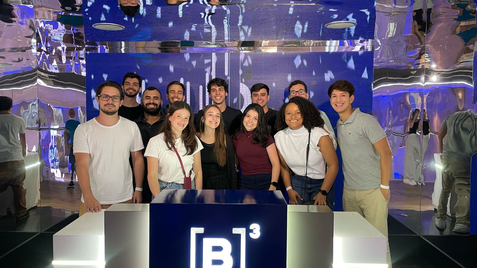 Trainees da turma atacado em visita e treinamento na b3.
